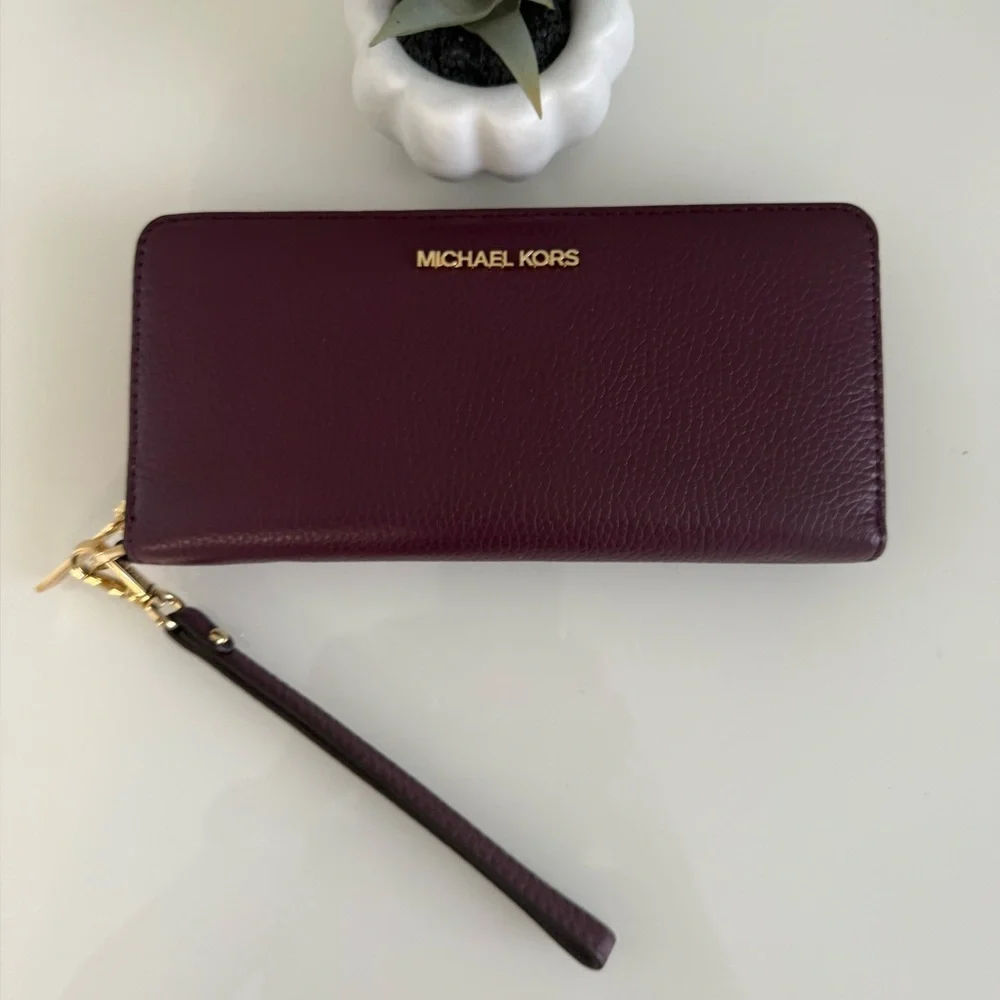 Micheal Kors Jet Set Zip Around Continental Wallet / Wristlet Bordeaux NWT! - Picture 2 of 7